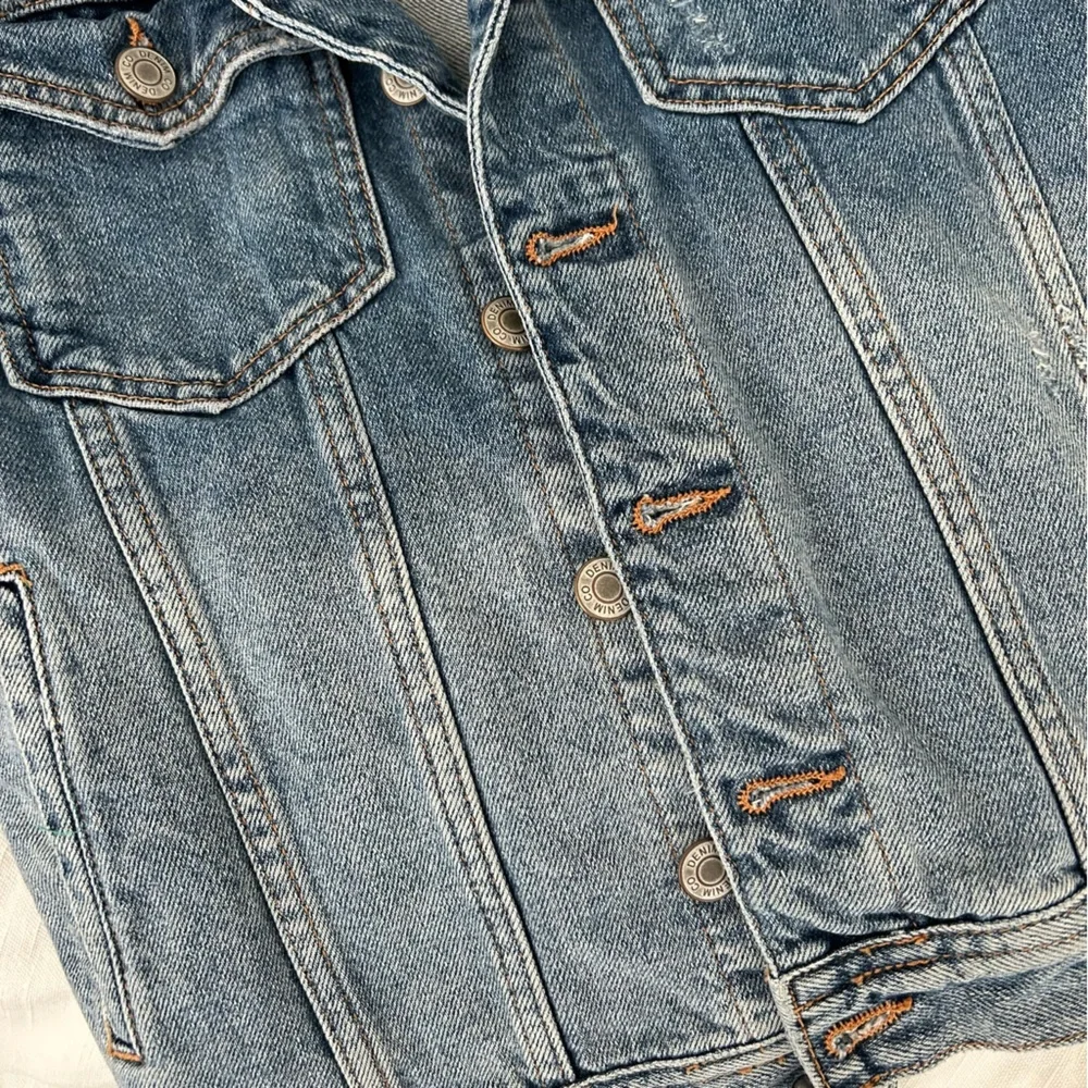 Floral Embroidered Denim Jacket - Picture 5 of 6